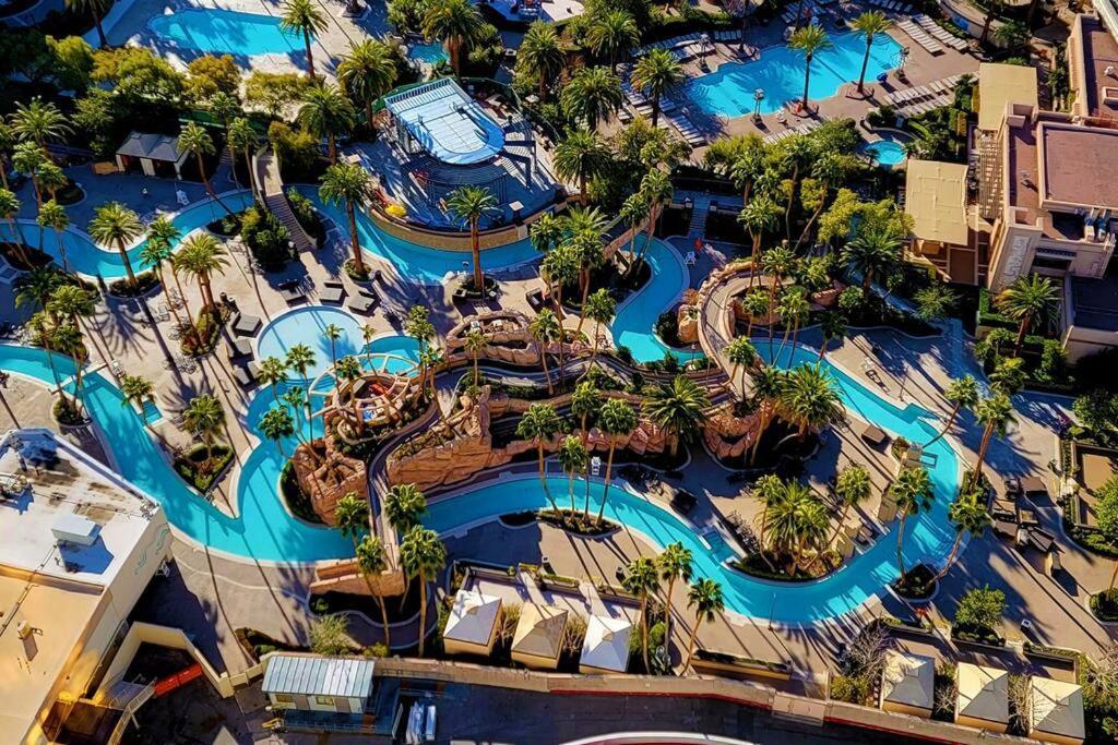 Experience Unparalleled Luxury At The Sinatra Apartahotel *