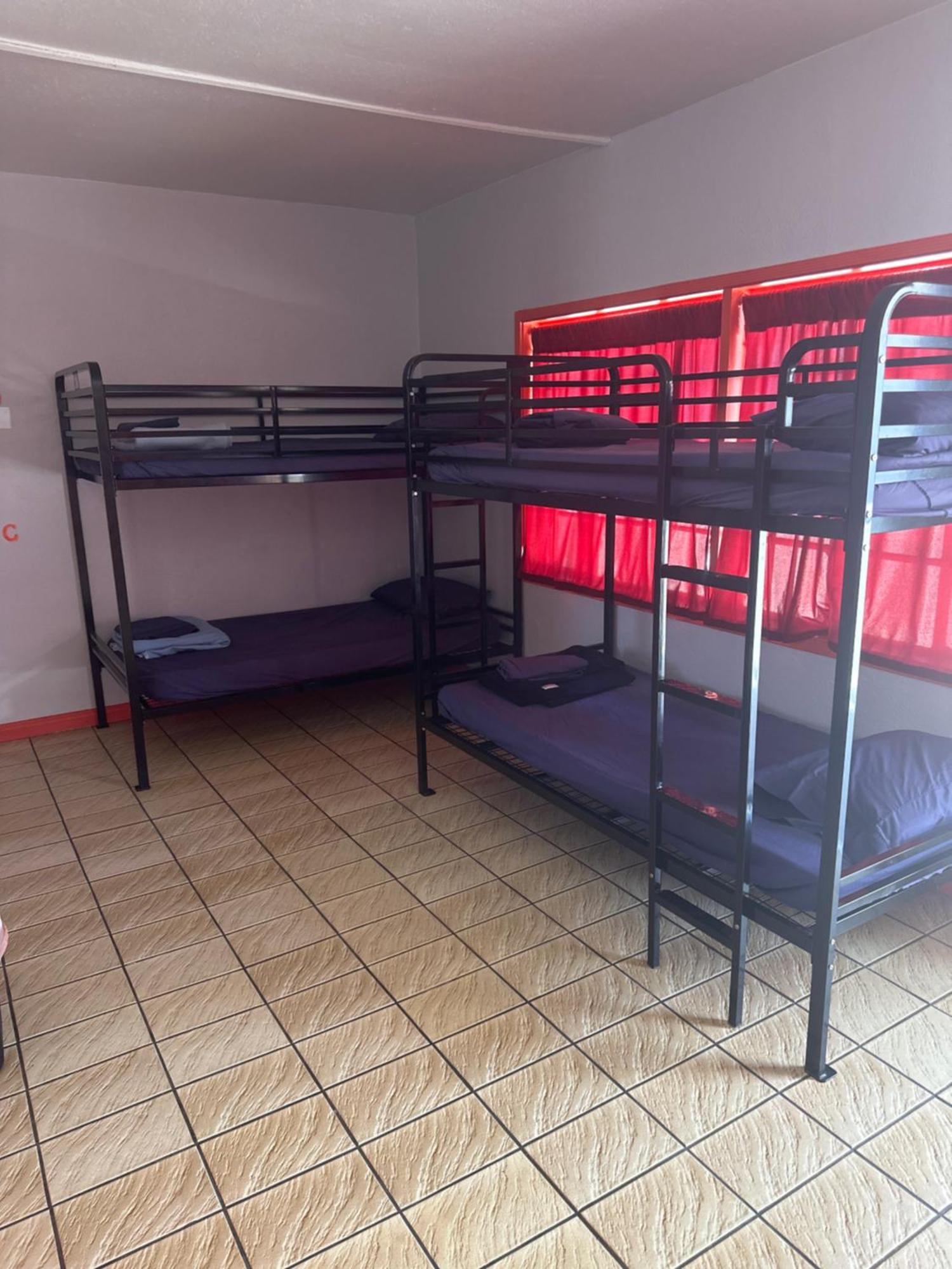 Hostal Sin *