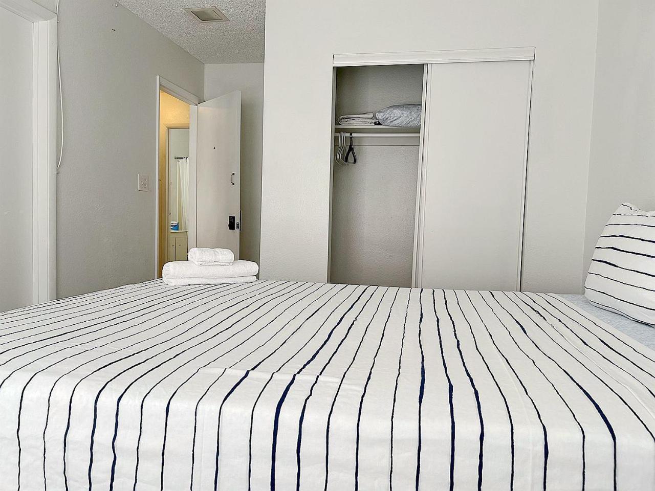 Habitación en casa particular Super 1 Bedroom, Share Bathroom, Kitchen -1 *