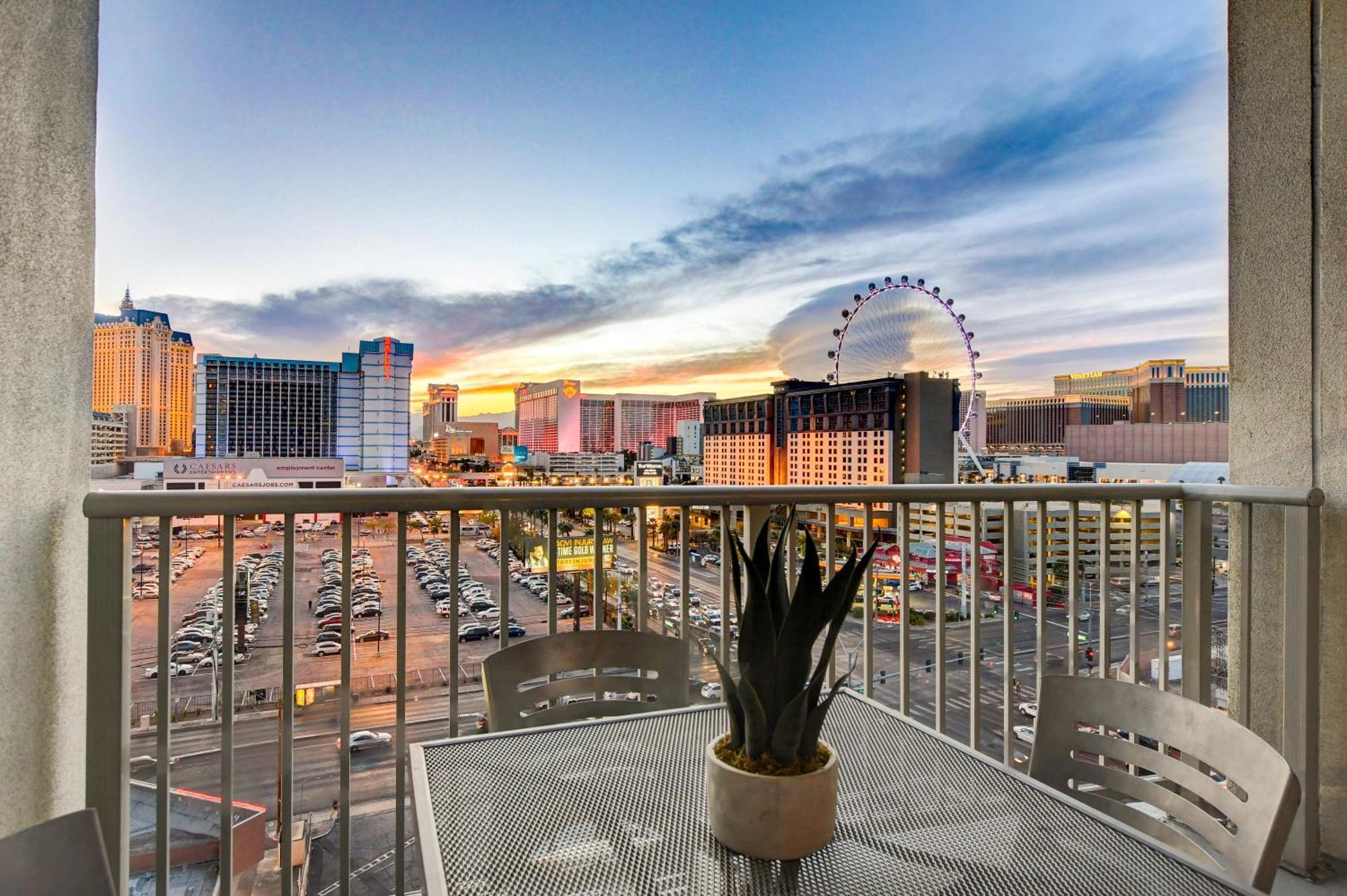 Apartahotel Ultimate Vegas Getaway One Bedroom With Balcony, Kitchen, Gym, Pool & Free Parking