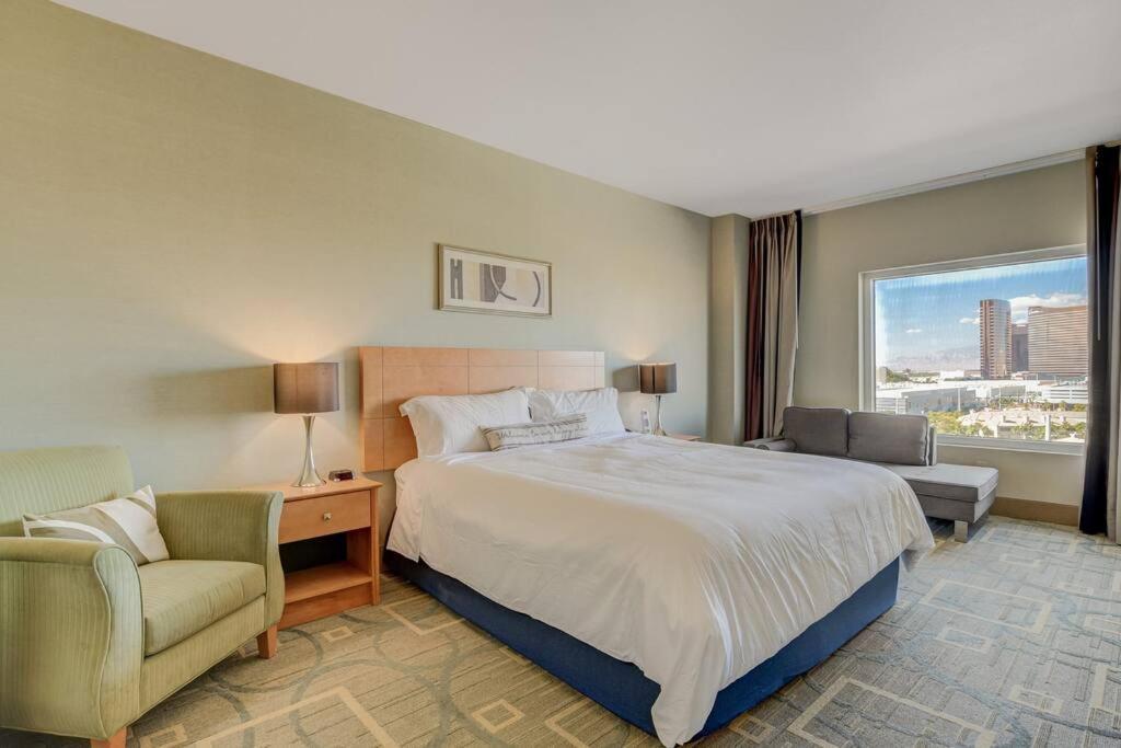 Apartahotel Ultimate Vegas Getaway One Bedroom With Balcony, Kitchen, Gym, Pool & Free Parking