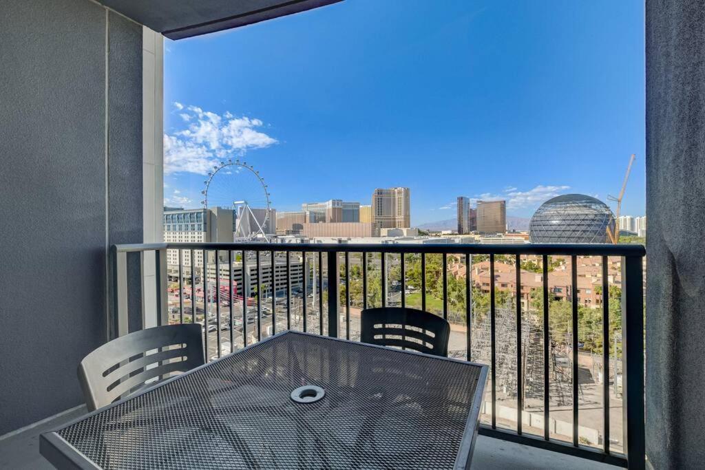 Ultimate Vegas Getaway One Bedroom With Balcony, Kitchen, Gym, Pool & Free Parking * Las Vegas