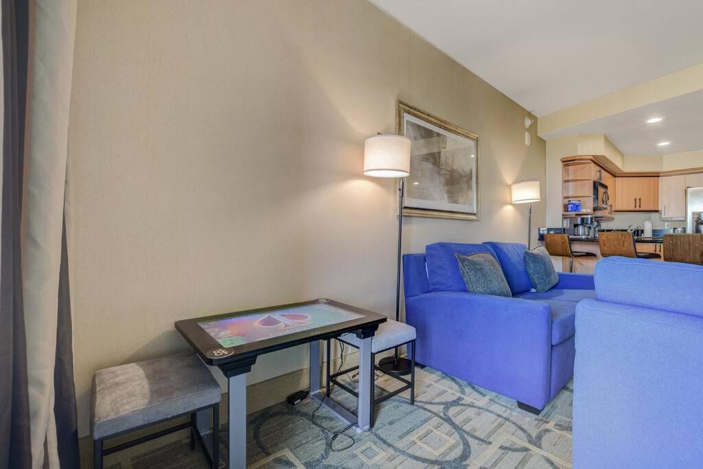 Ultimate Vegas Getaway One Bedroom With Balcony, Kitchen, Gym, Pool & Free Parking Apartahotel