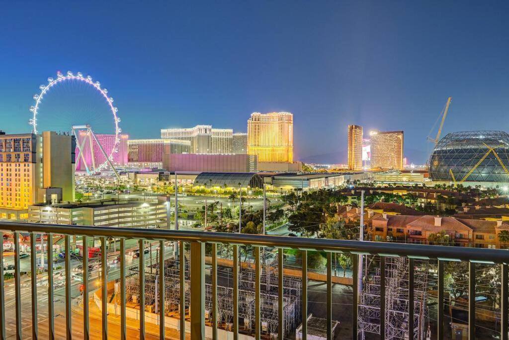 Ultimate Vegas Getaway One Bedroom With Balcony, Kitchen, Gym, Pool & Free Parking Apartahotel