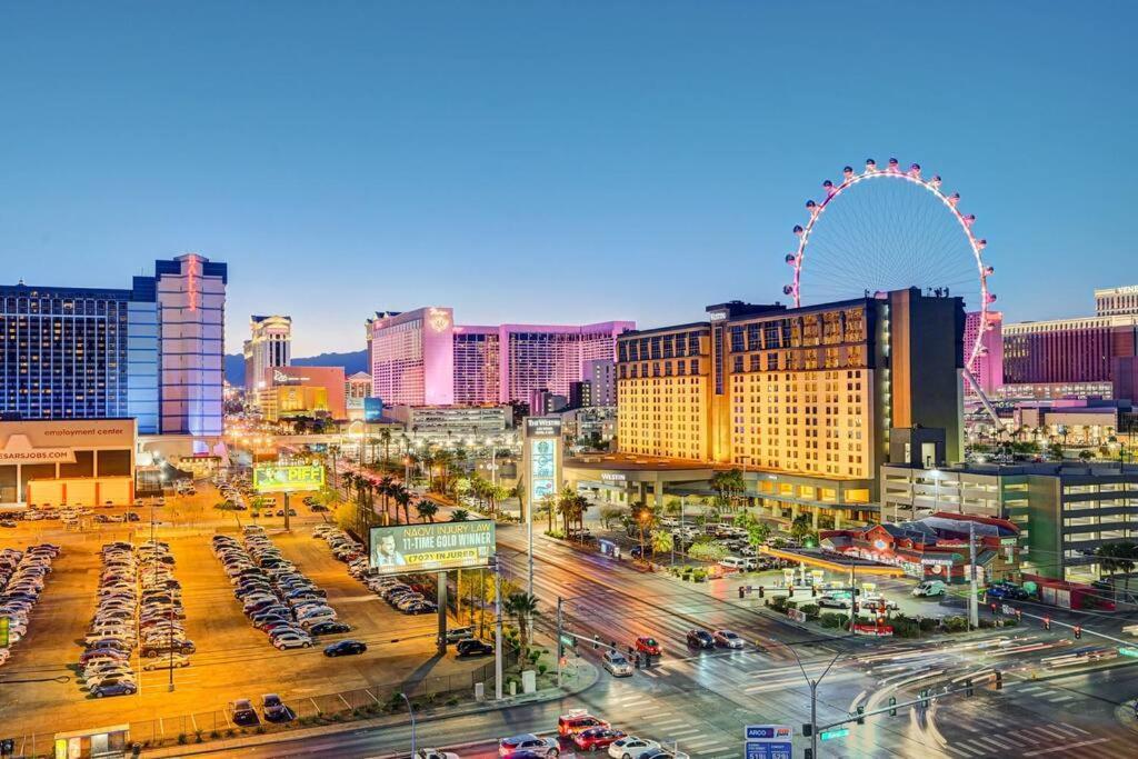 Ultimate Vegas Getaway One Bedroom With Balcony, Kitchen, Gym, Pool & Free Parking Apartahotel Las Vegas