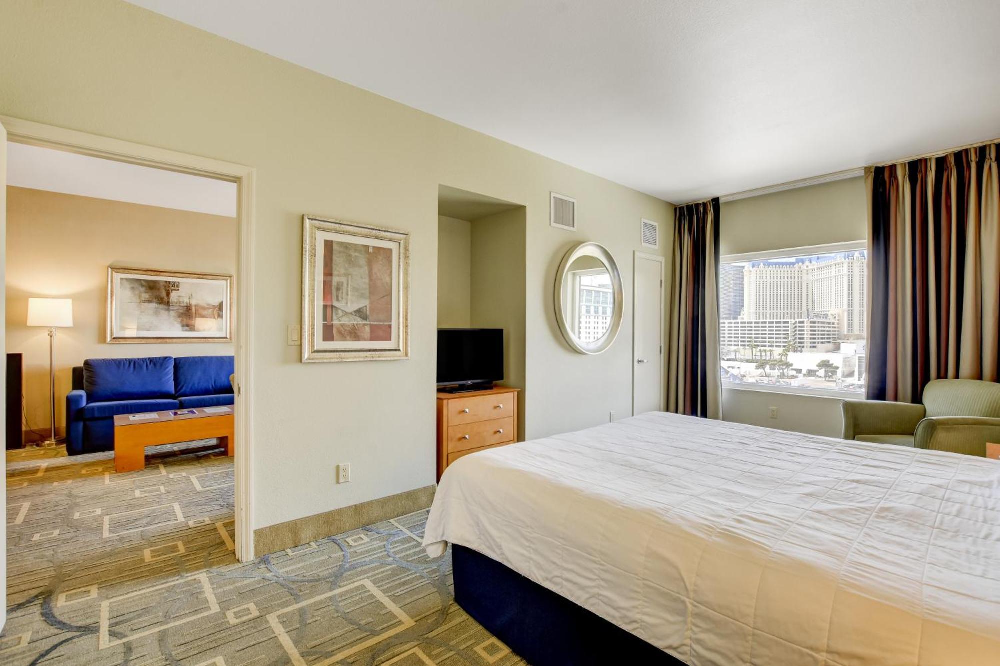 Ultimate Vegas Getaway One Bedroom With Balcony, Kitchen, Gym, Pool & Free Parking Apartahotel