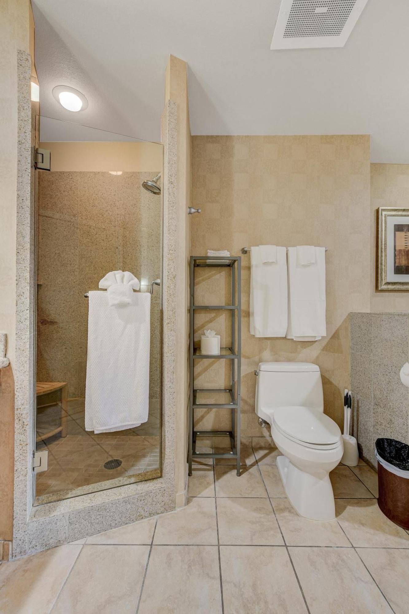 Ultimate Vegas Getaway One Bedroom With Balcony, Kitchen, Gym, Pool & Free Parking * Las Vegas