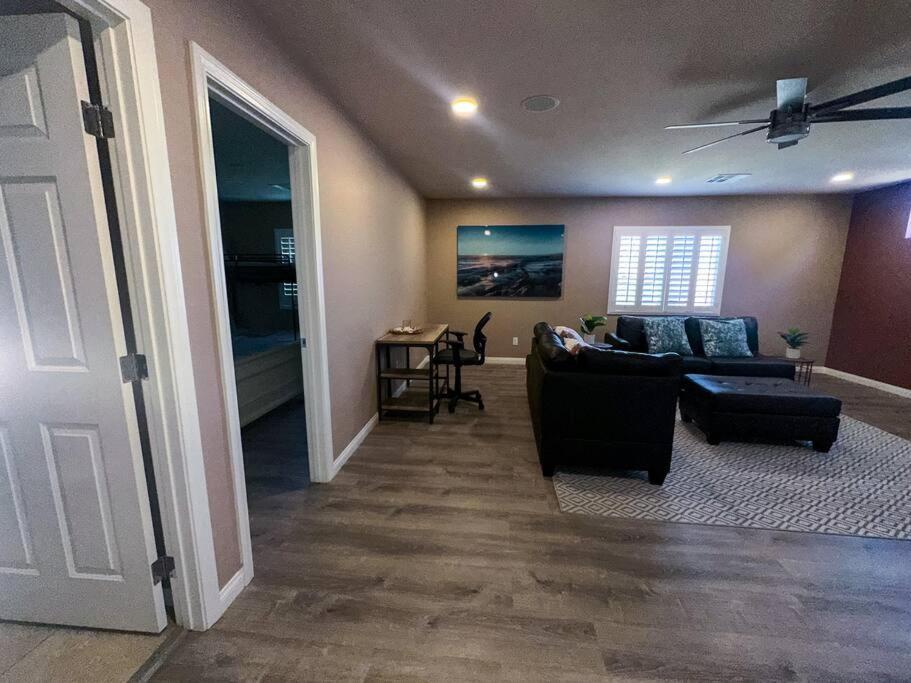 Spacious 4-bed Family Retreat Wifi & Parking