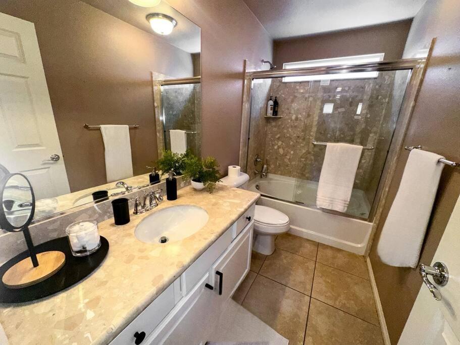 Spacious 4-bed Family Retreat Wifi & Parking