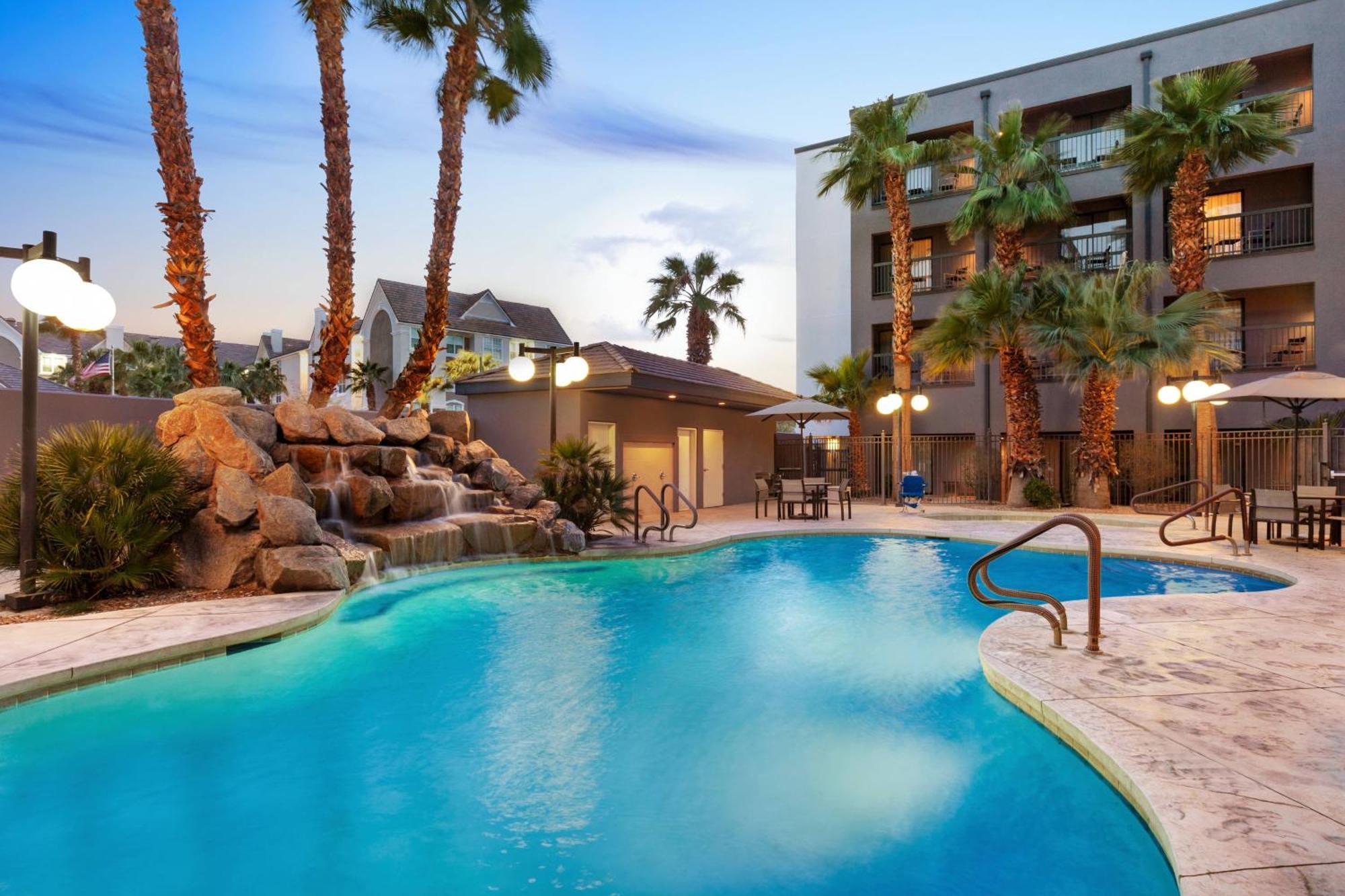 Courtyard By Marriott Vegas Stadium Area Hotel 3*