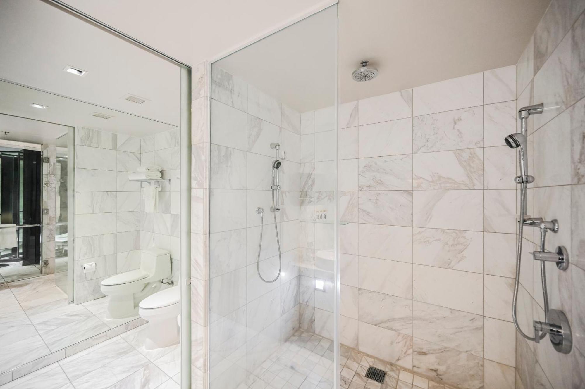 Stripviewsuites Two-bedroom Con-joined Exclusive Apartahotel *
