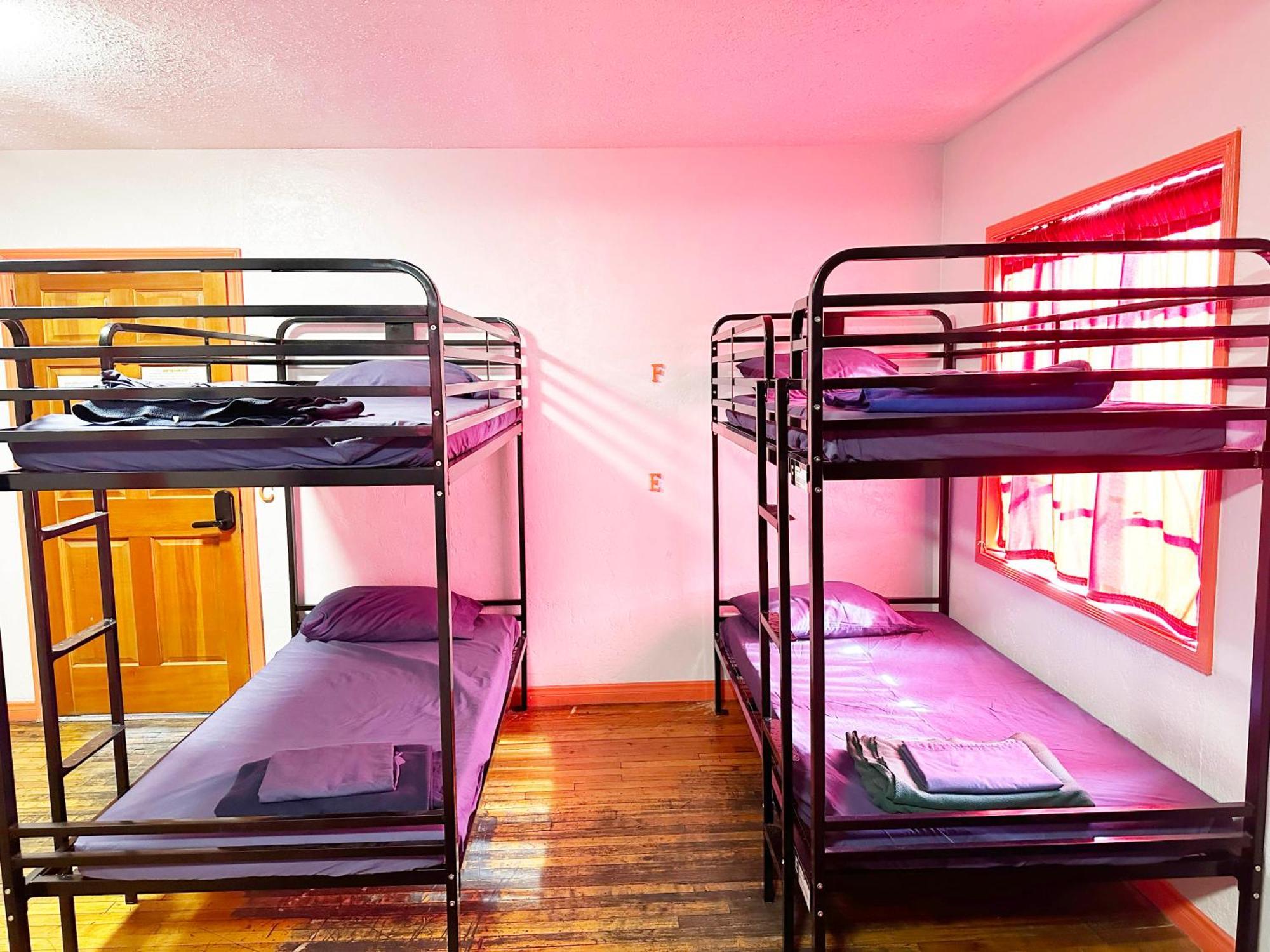 Hostal Sin *