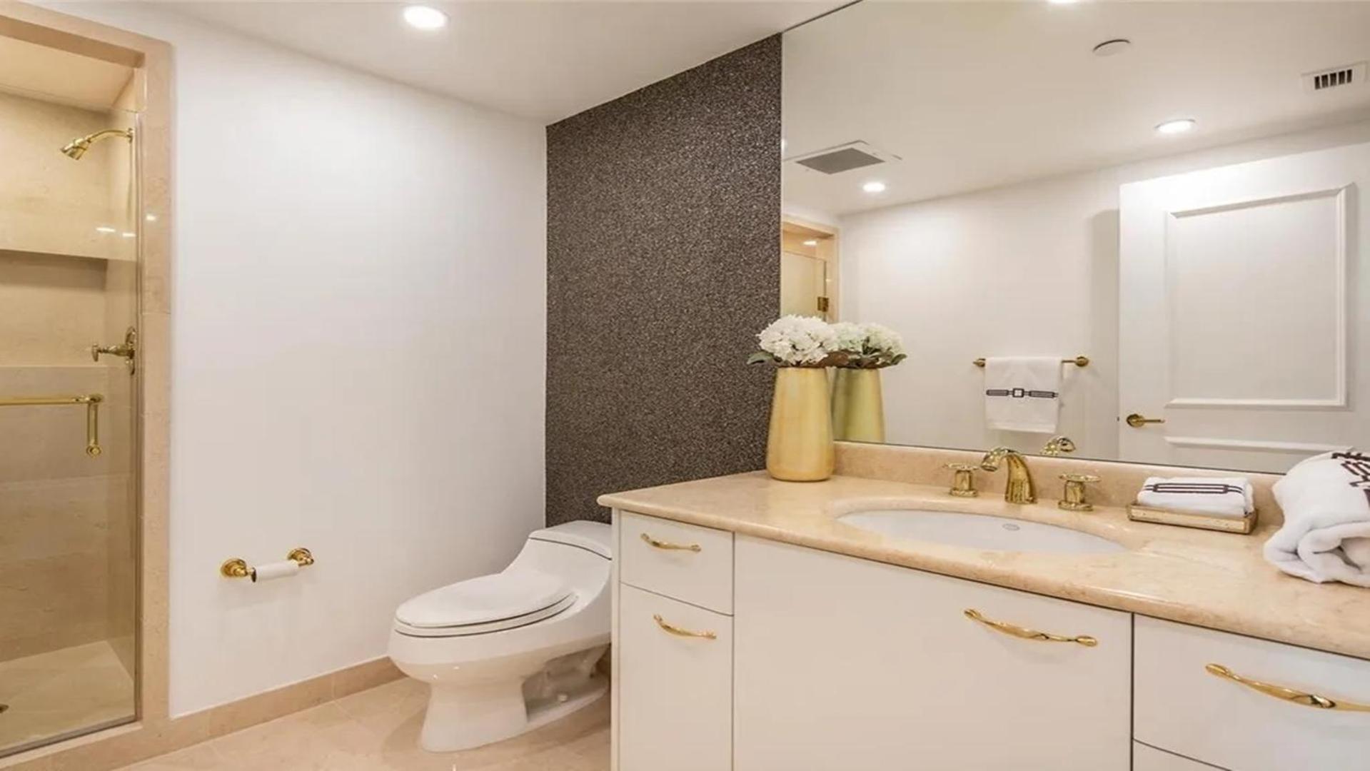 Stunning Four Bedroom Fully Professionally Remodeled *
