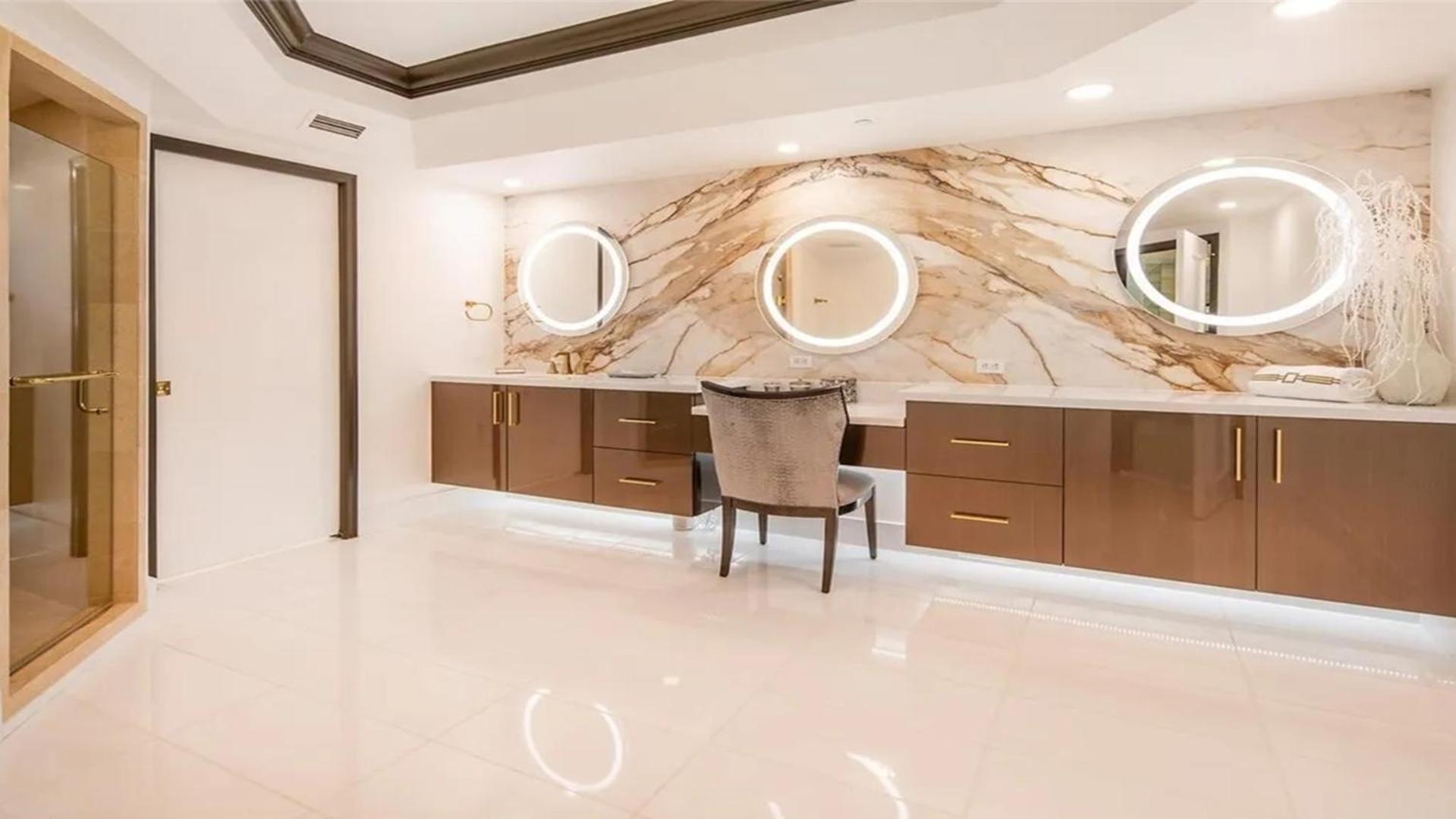 Stunning Four Bedroom Fully Professionally Remodeled * Las Vegas