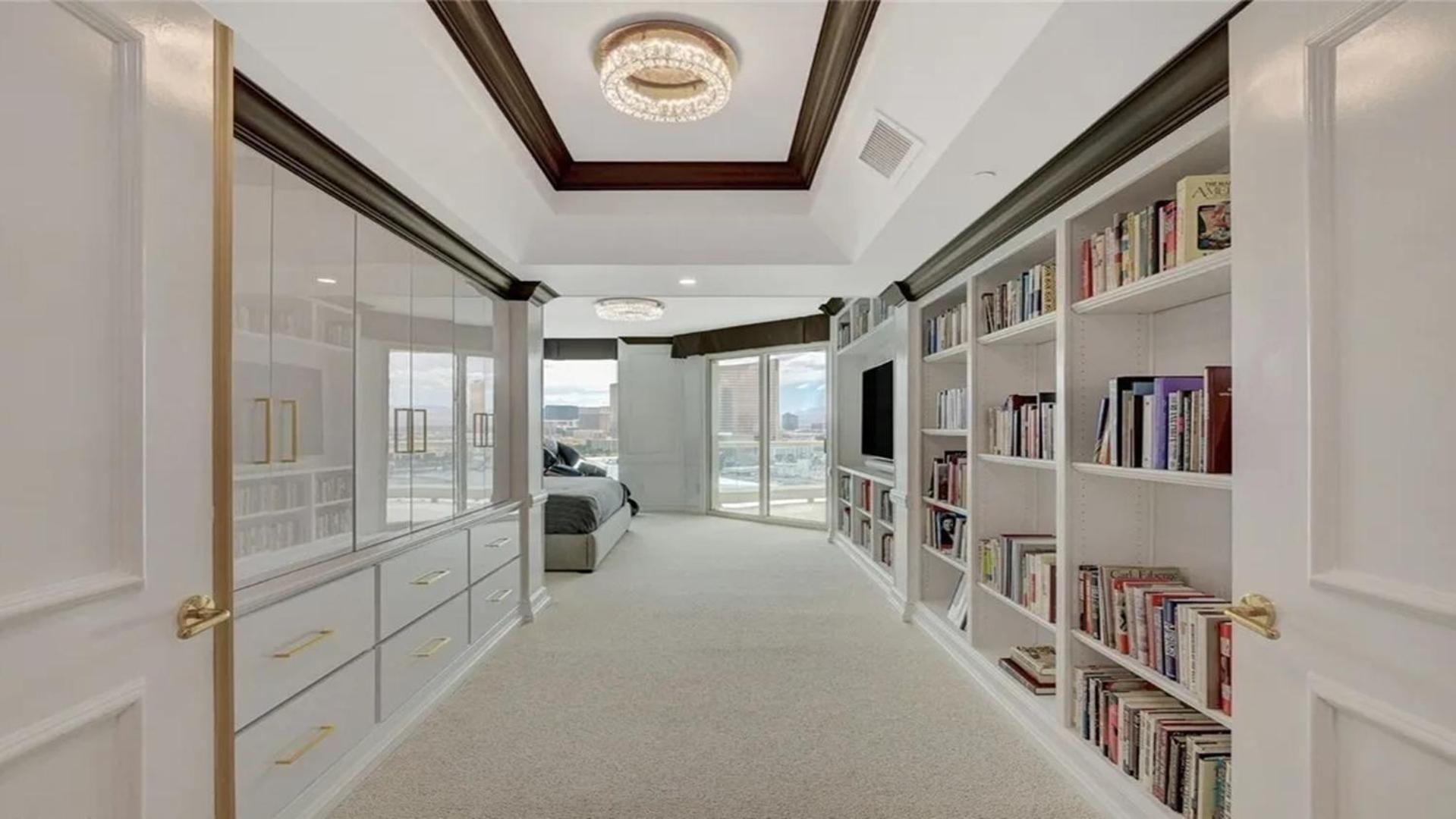 Stunning Four Bedroom Fully Professionally Remodeled Apartamento *