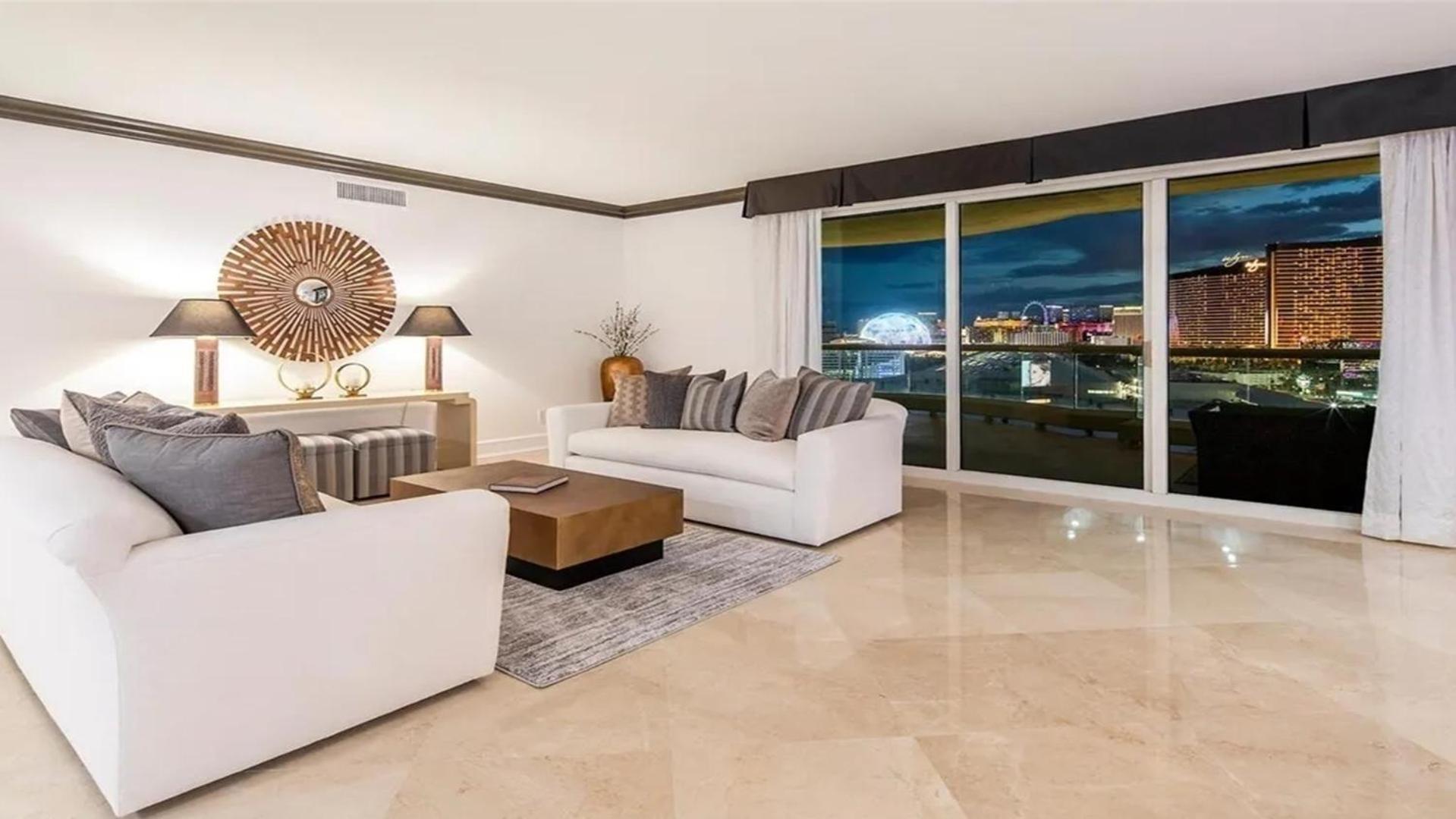 Stunning Four Bedroom Fully Professionally Remodeled * Las Vegas
