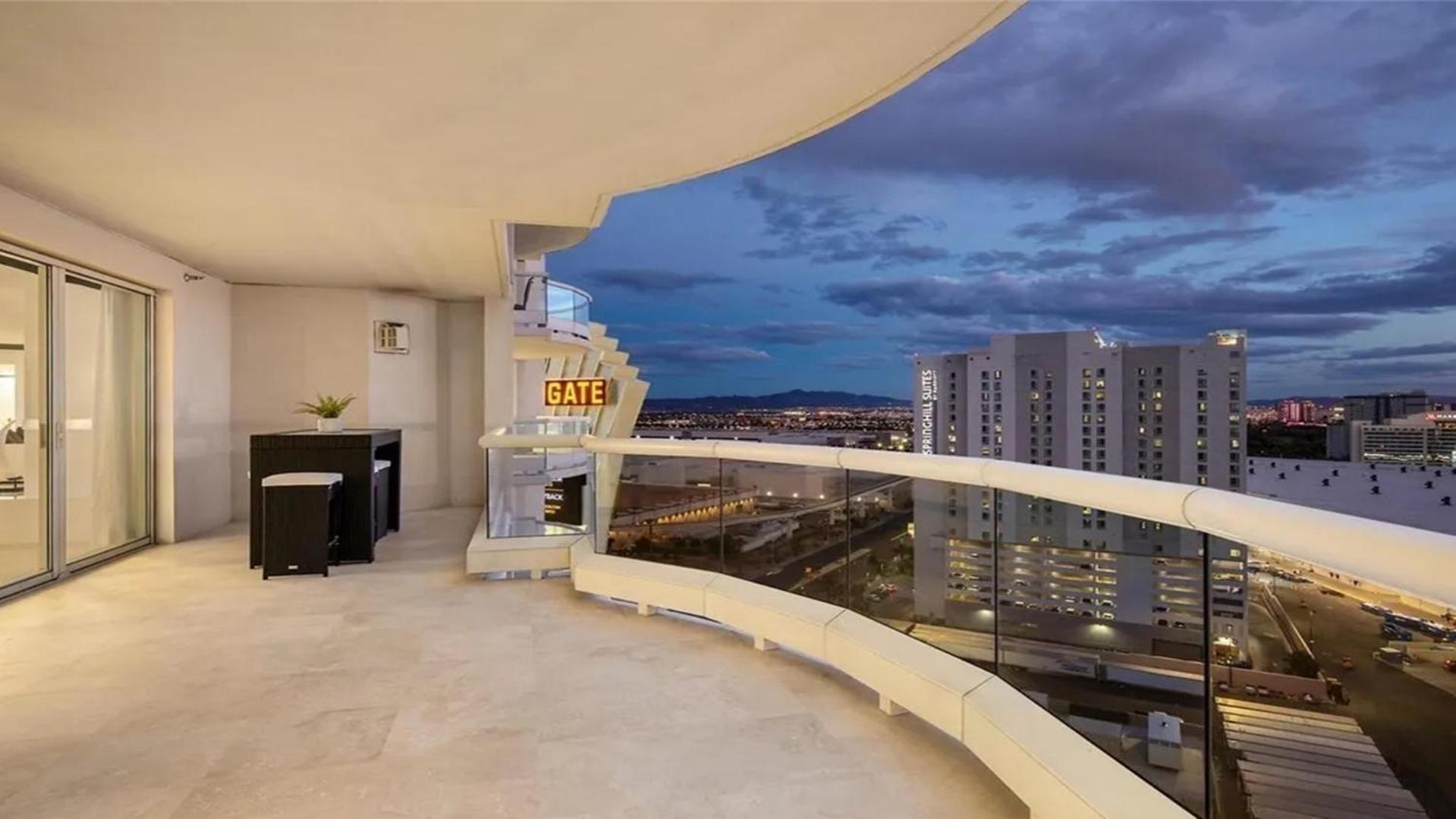 Stunning Four Bedroom Fully Professionally Remodeled