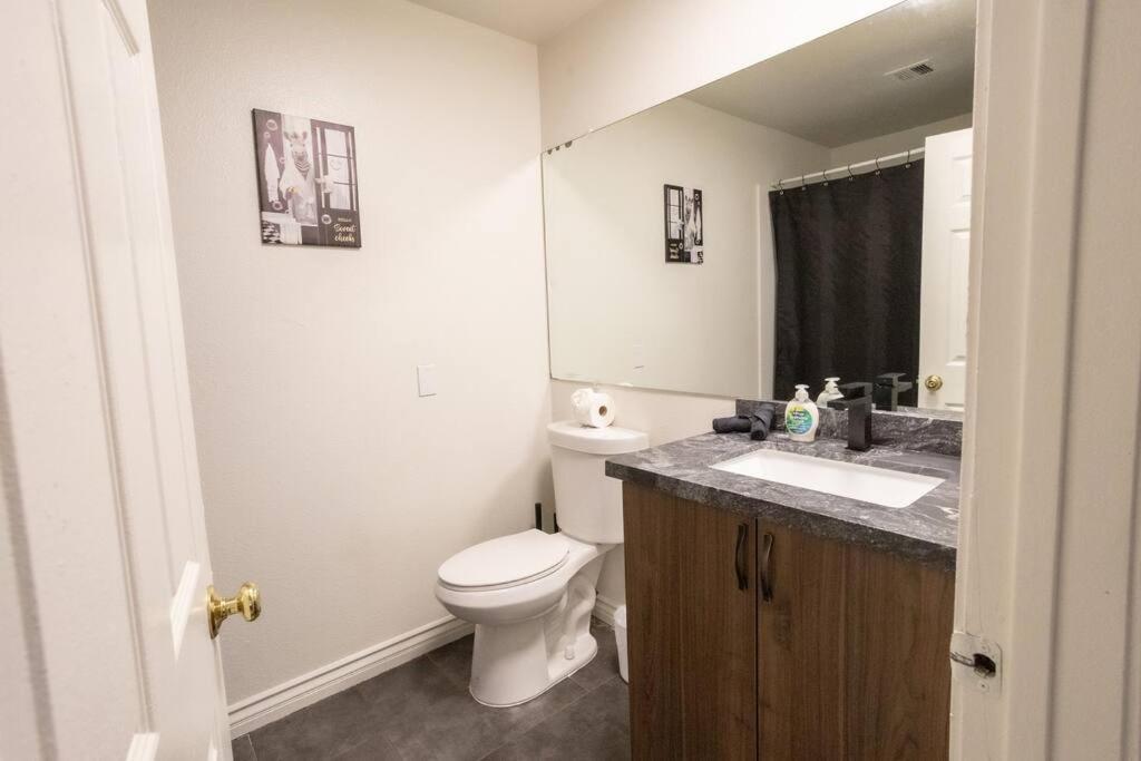 2 Bedroom Close To Vegas Strip Las Vegas