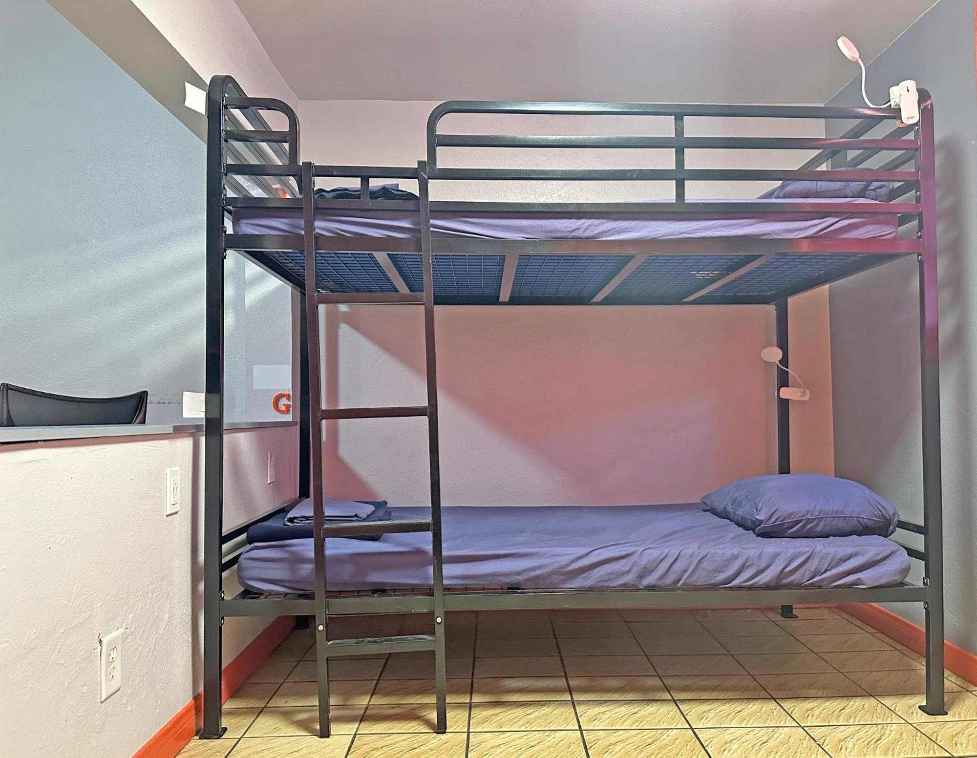 Hostal Sin *