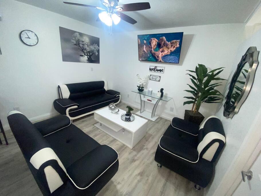 Stylish Near The Strip !!! Apartment
