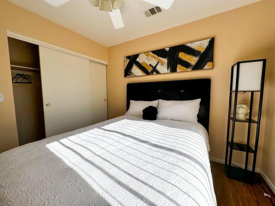 Spacious 4br Fam Retreat King Bed Wifi And Parking *
