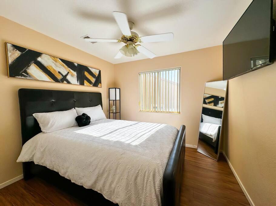 Spacious 4br Fam Retreat King Bed Wifi And Parking Las Vegas