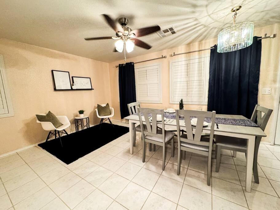 Spacious 4br Fam Retreat King Bed Wifi And Parking Las Vegas
