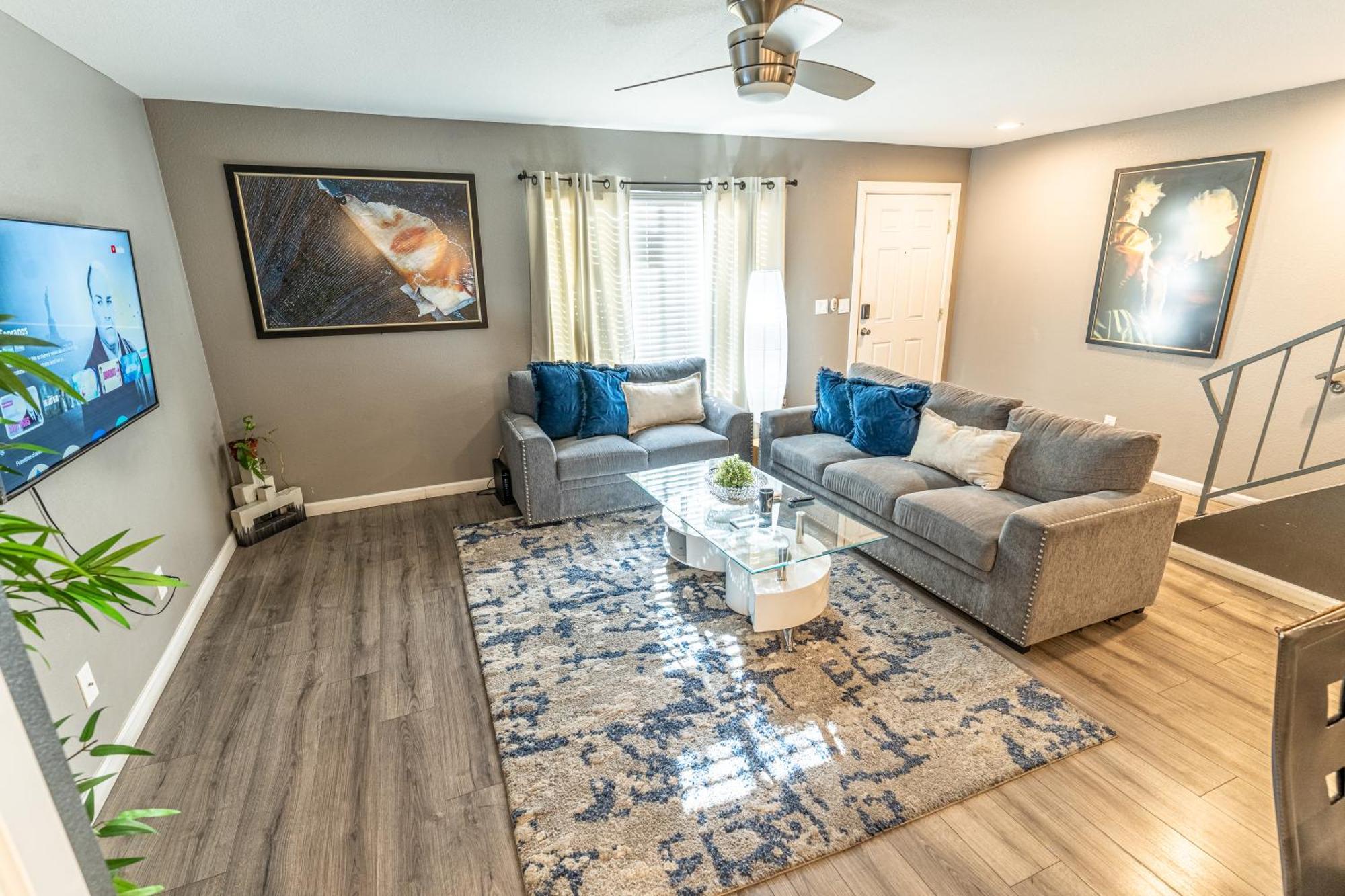 Spacious 2-bedroom Townhouse With Pool & Private Patio In Vegas * Las Vegas