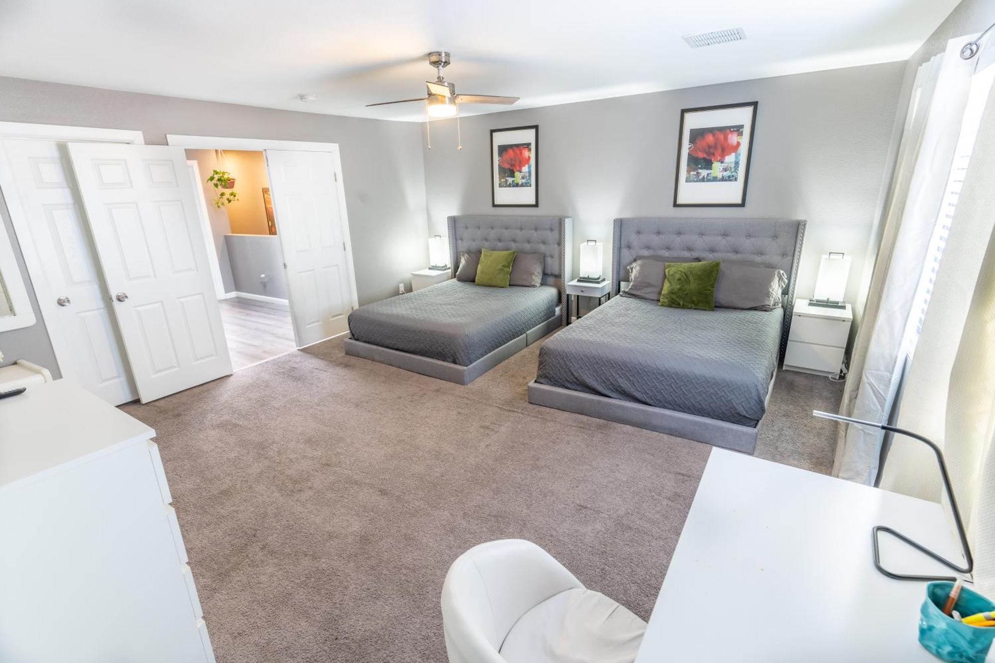Spacious 2-bedroom Townhouse With Pool & Private Patio In Vegas Сasa de vacaciones