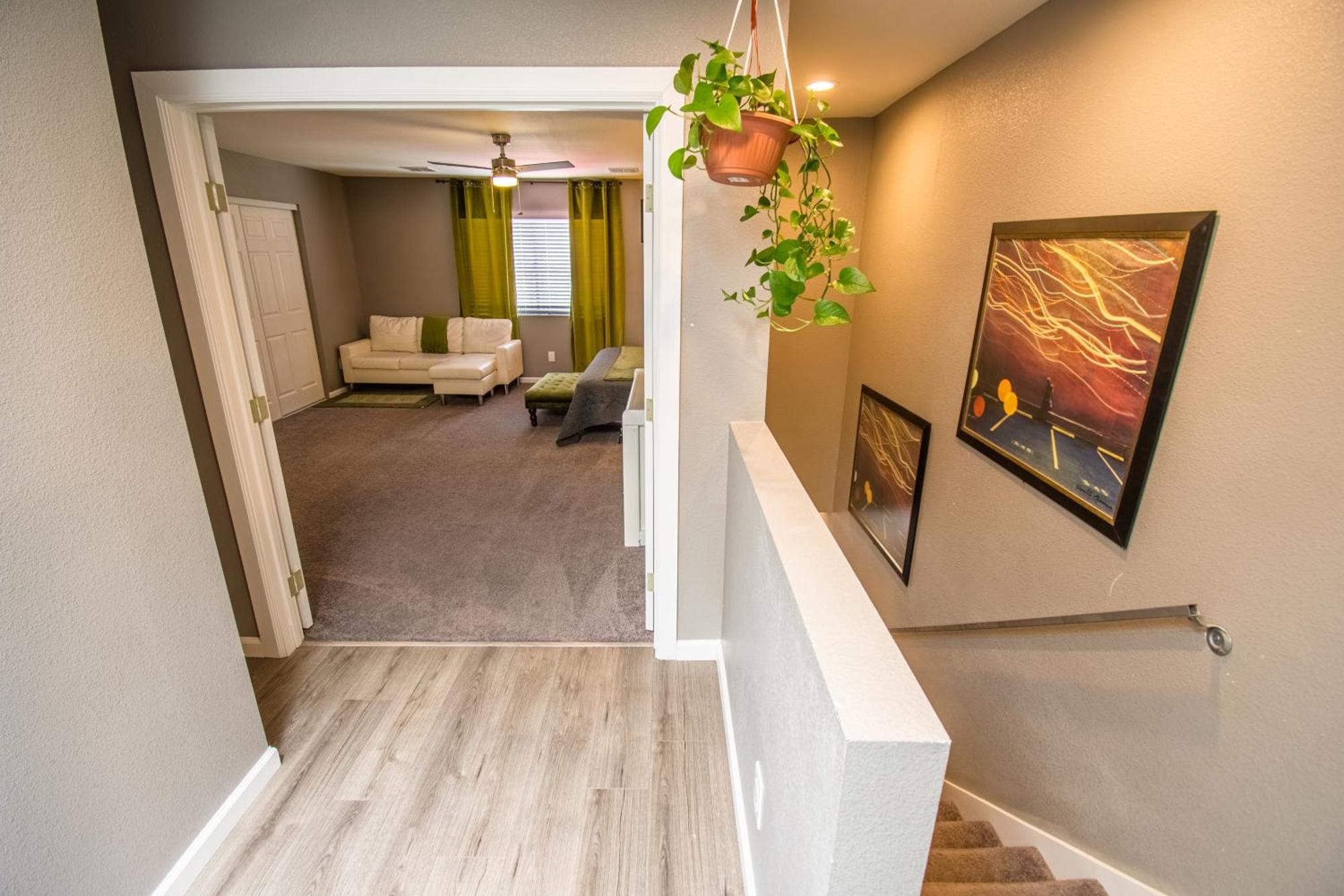 Сasa de vacaciones Spacious 2-bedroom Townhouse With Pool & Private Patio In Vegas *