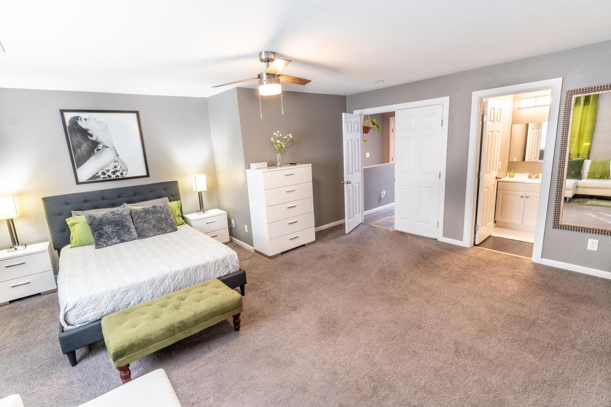 Spacious 2-bedroom Townhouse With Pool & Private Patio In Vegas Сasa de vacaciones Las Vegas