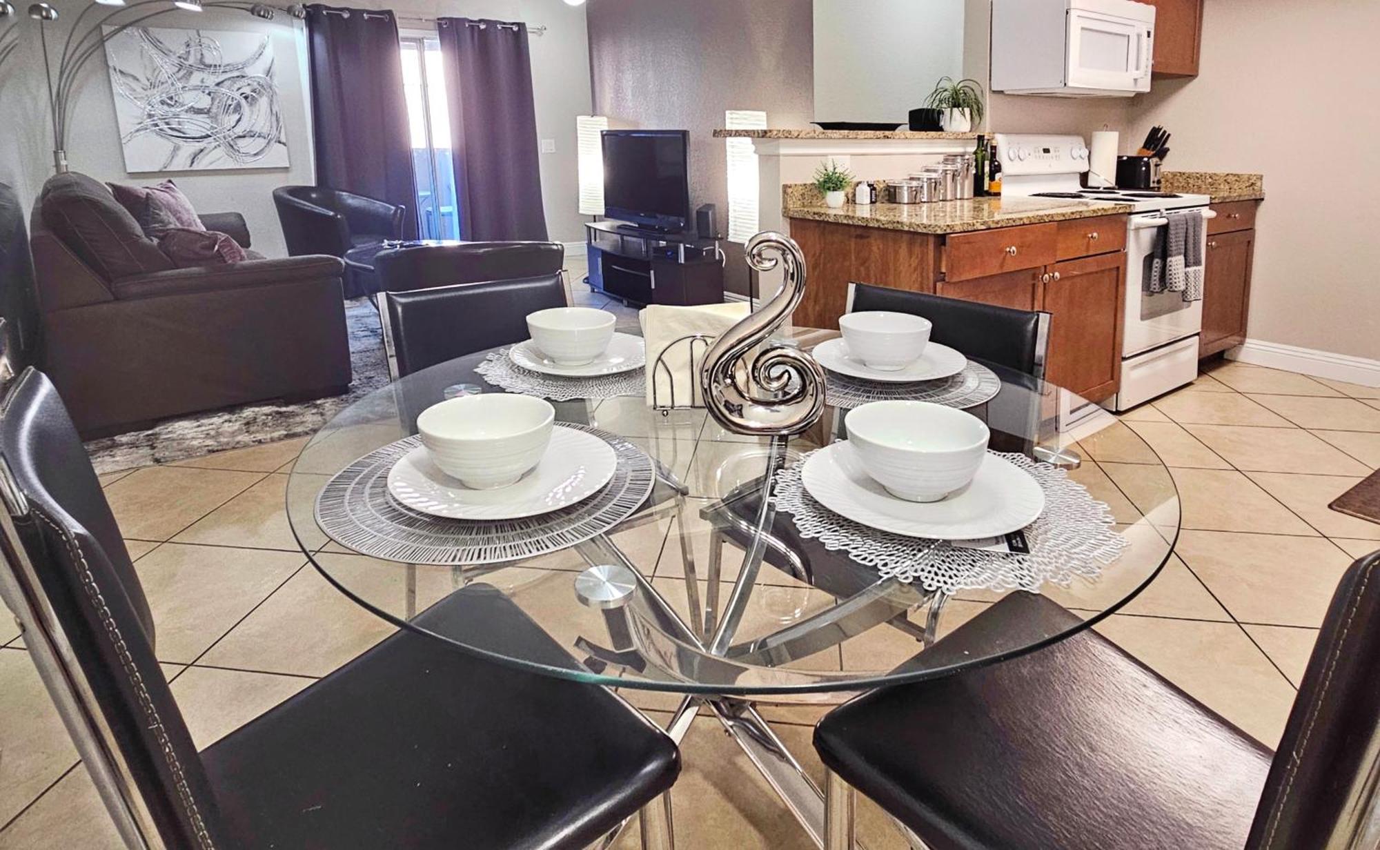 Upgraded & Stylish, Pool, Hot Tub, Walk To Strip! * Las Vegas