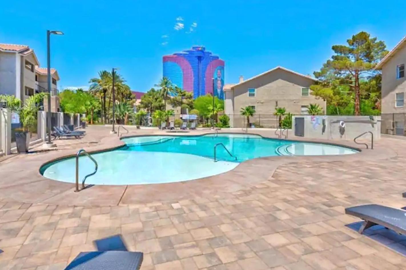 Upgraded & Stylish, Pool, Hot Tub, Walk To Strip! *