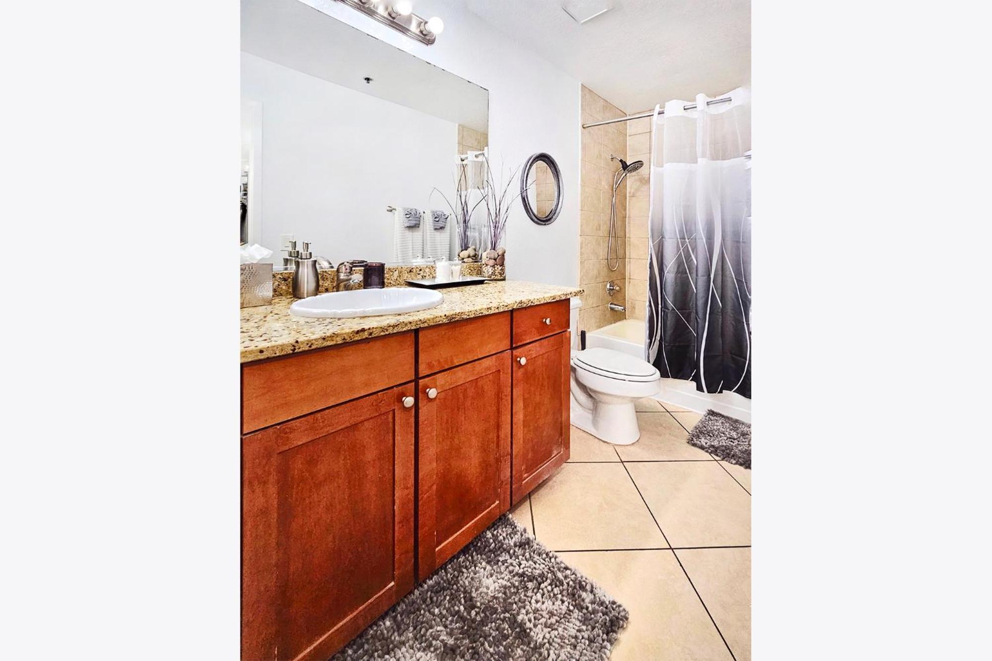 Upgraded & Stylish, Pool, Hot Tub, Walk To Strip!
