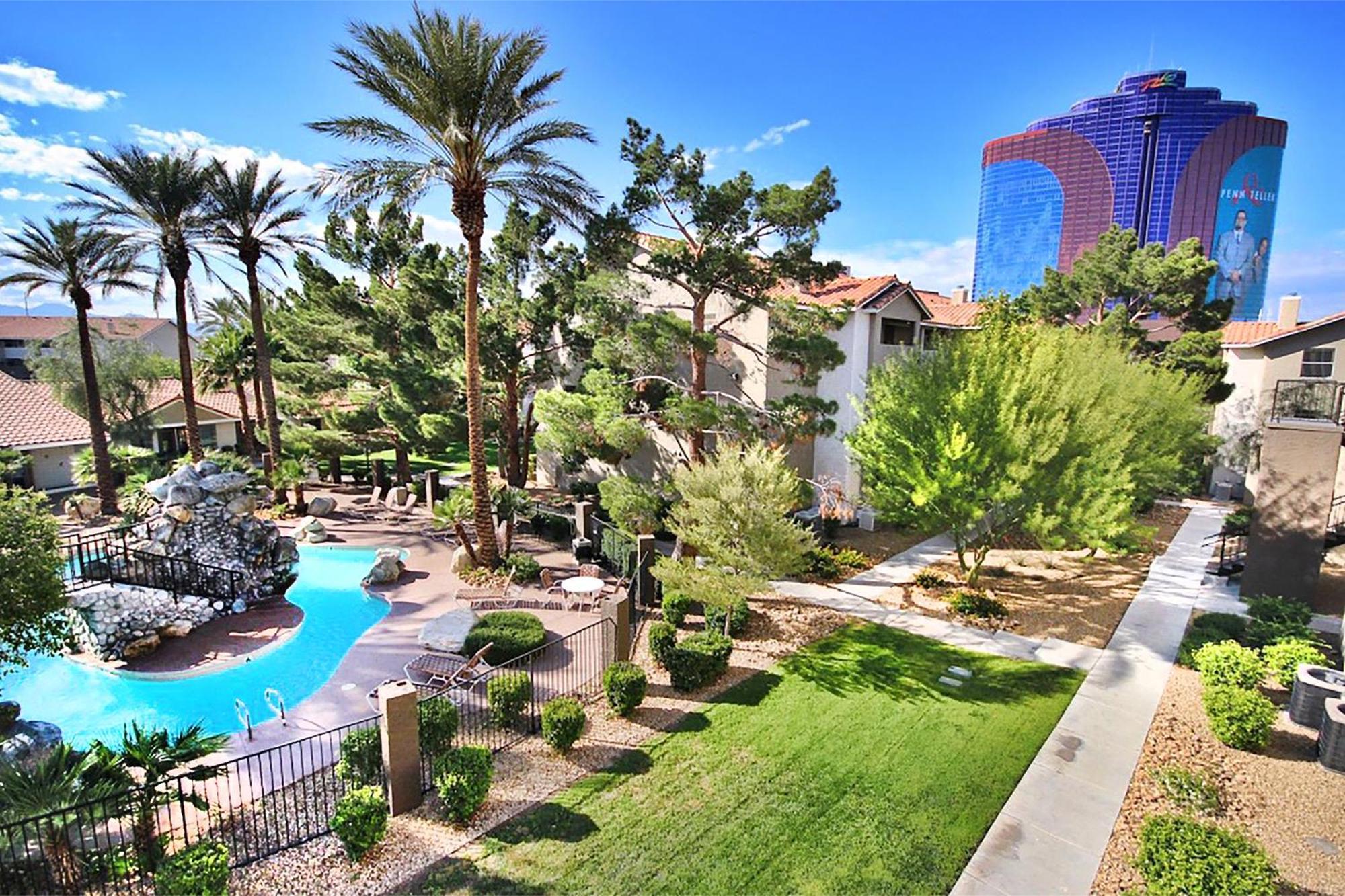 Upgraded & Stylish, Pool, Hot Tub, Walk To Strip! Apartamento *