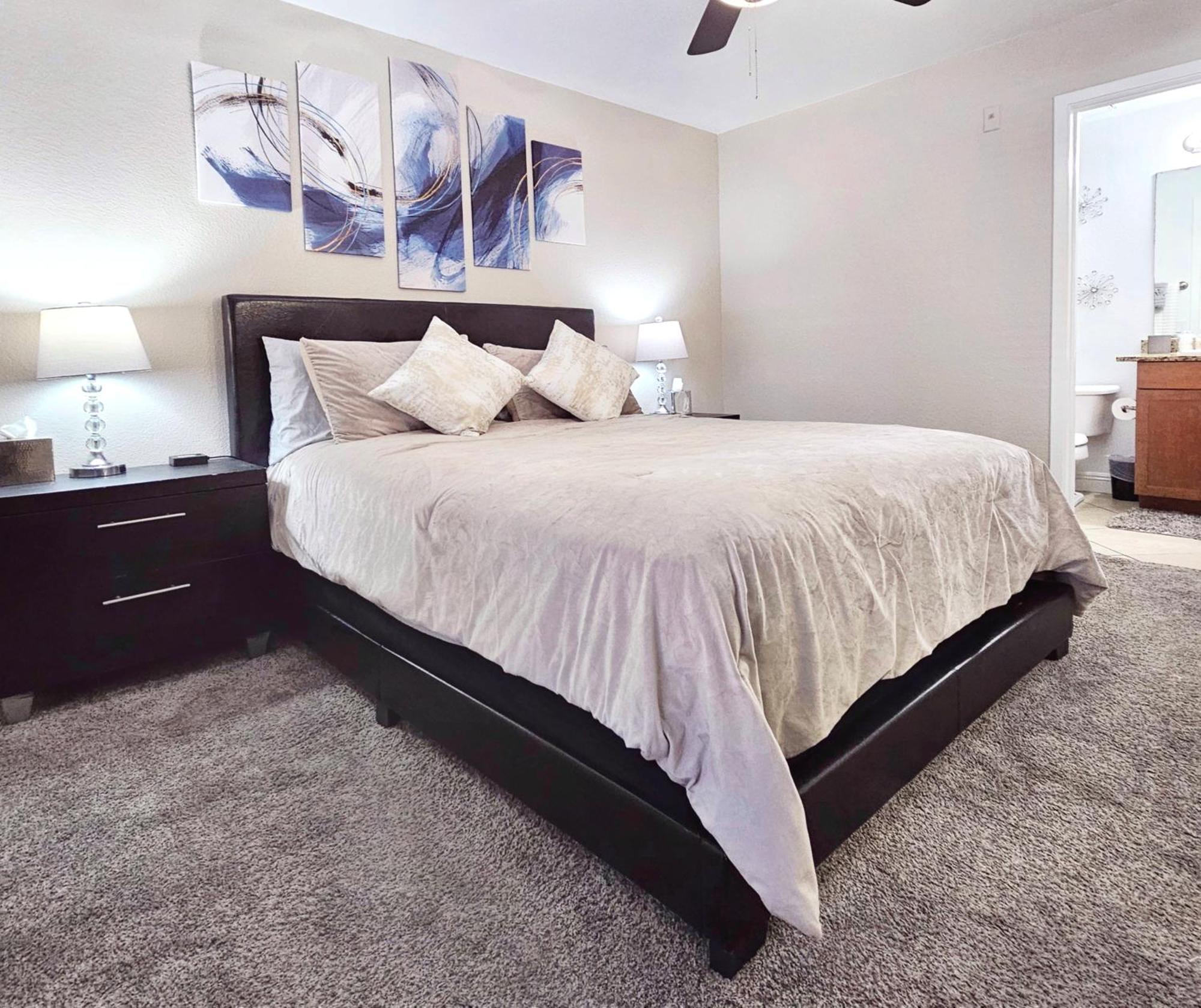 Upgraded & Stylish, Pool, Hot Tub, Walk To Strip! *