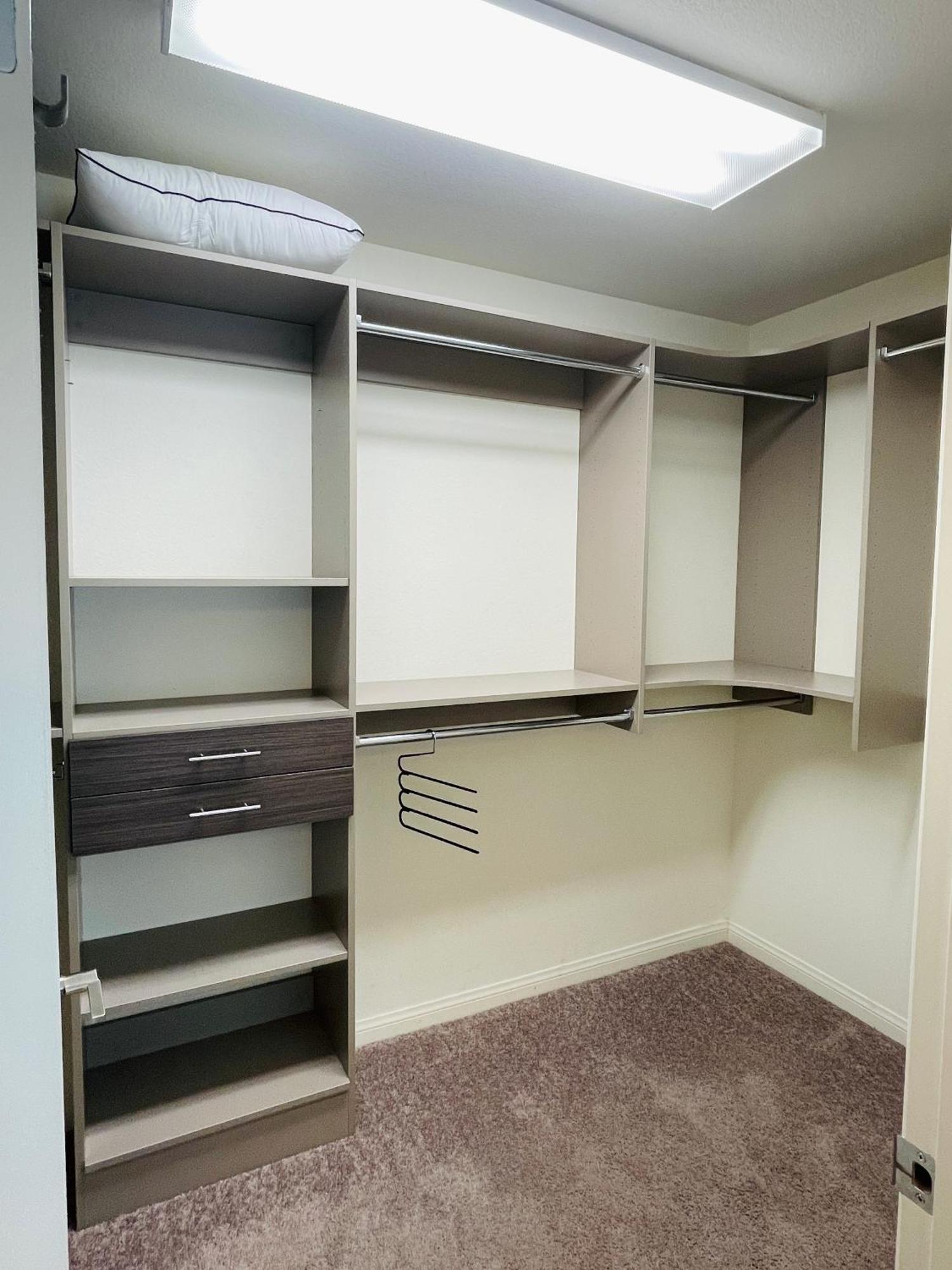 Fun 3-story House In Vegas - 9mins To Strip And Airport! Holiday home *
