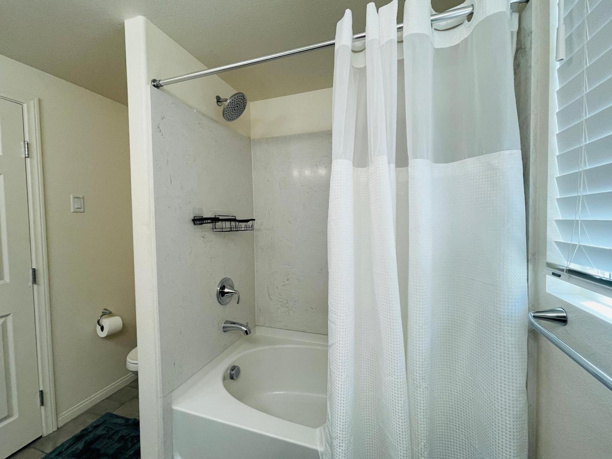 Fun 3-story House In Vegas - 9mins To Strip And Airport! Сasa de vacaciones