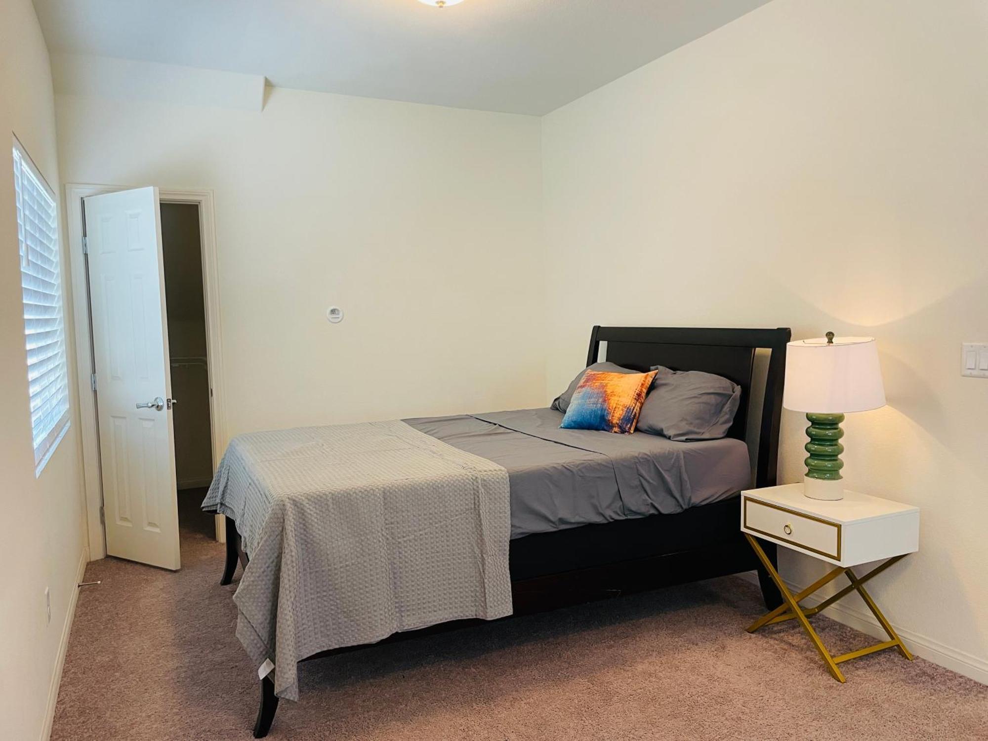 Fun 3-story House In Vegas - 9mins To Strip And Airport! Сasa de vacaciones *
