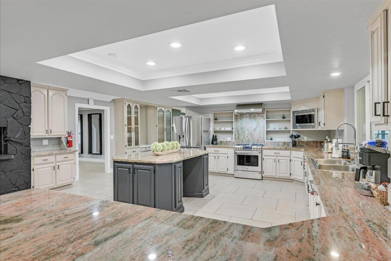 Сasa de vacaciones High-end 5 Bedroom W Pool, Gym, Hot Tub, Games *
