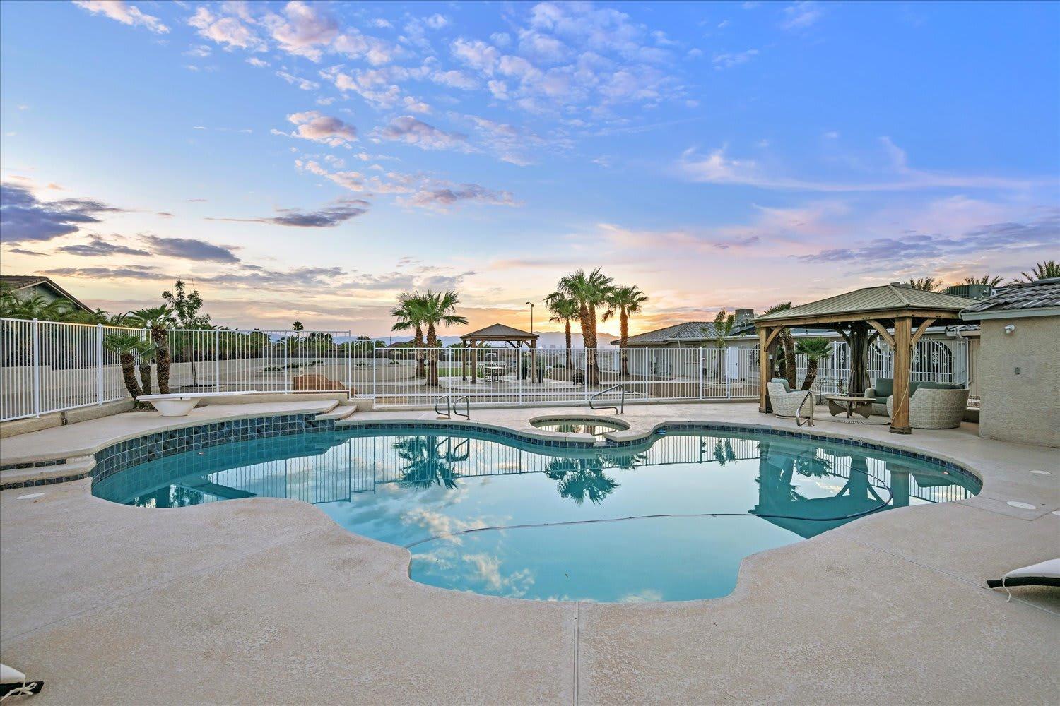 High-end 5 Bedroom W Pool, Gym, Hot Tub, Games Сasa de vacaciones *