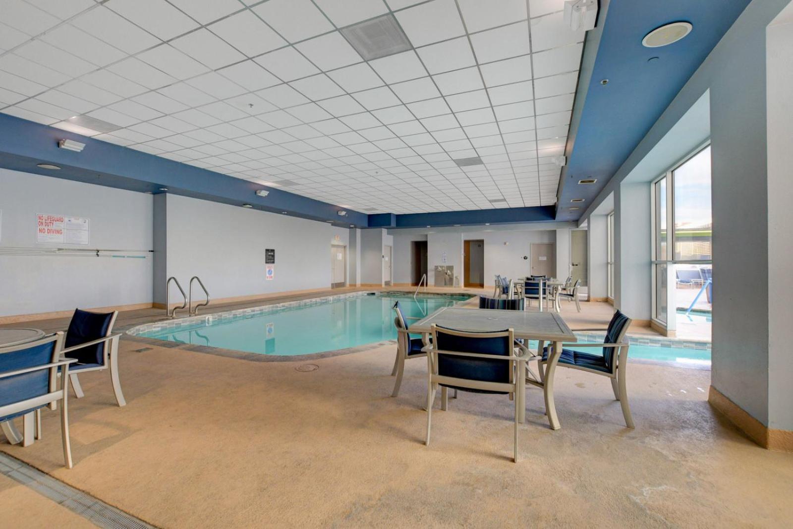 Royal Oasis At Platinum Hotel-strip Views Apartahotel