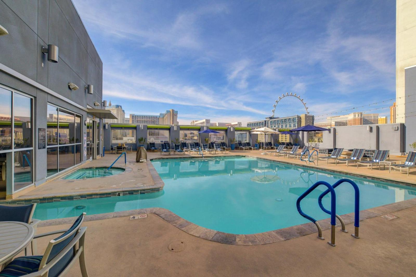 Royal Oasis At Platinum Hotel-strip Views Apartahotel Las Vegas