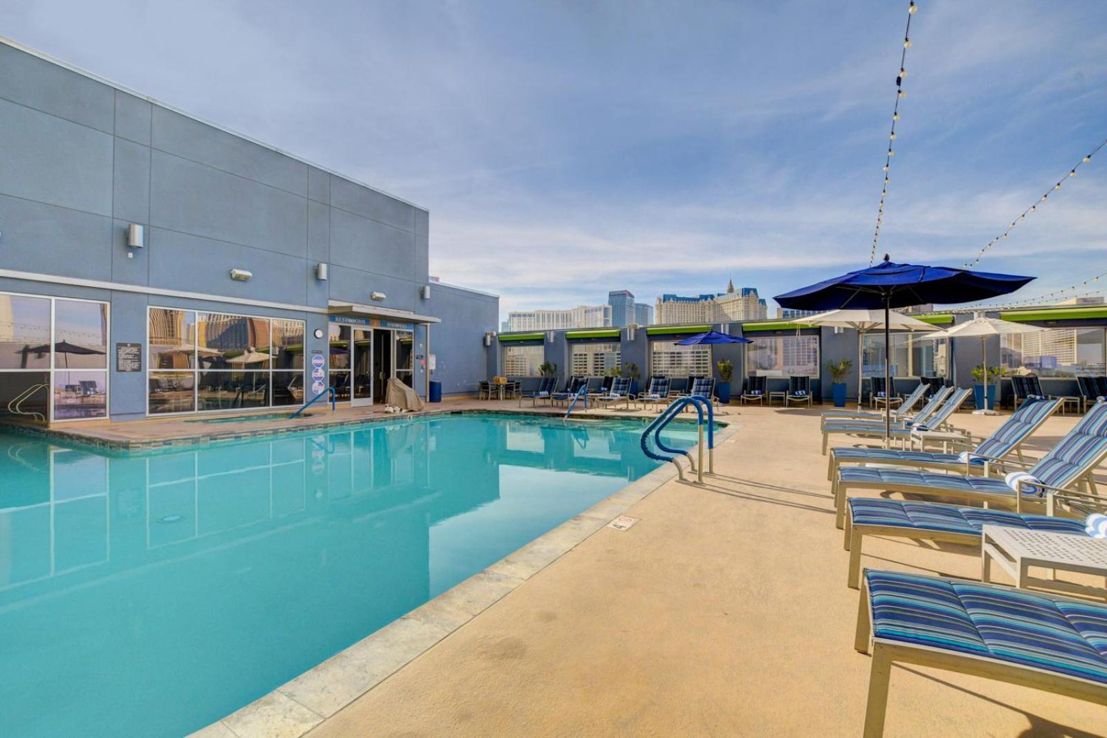 Royal Oasis At Platinum Hotel-strip Views