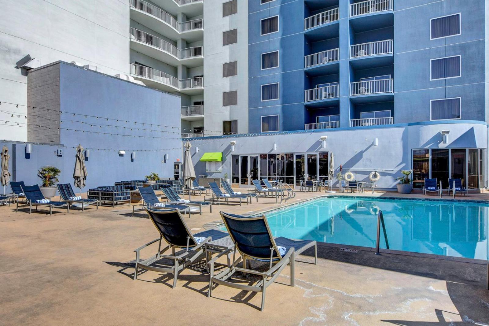Royal Oasis At Platinum Hotel-strip Views Las Vegas