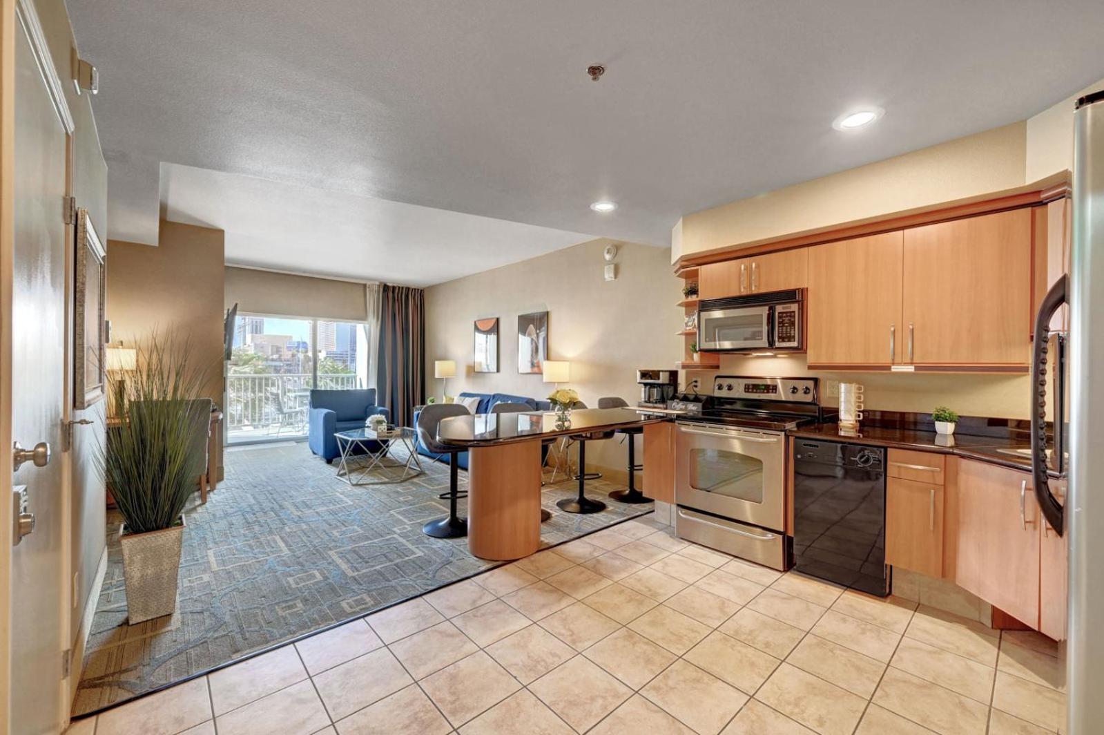 Royal Oasis At Platinum Hotel-strip Views Las Vegas