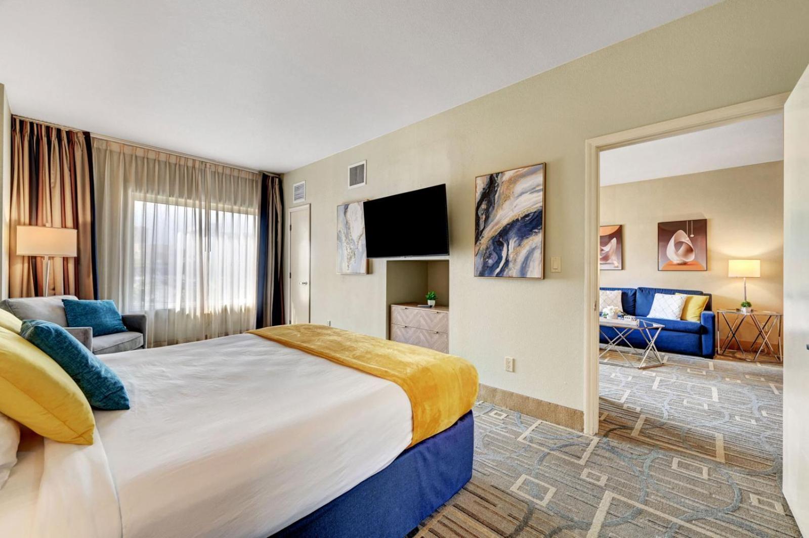 Royal Oasis At Platinum Hotel-strip Views Apartahotel *