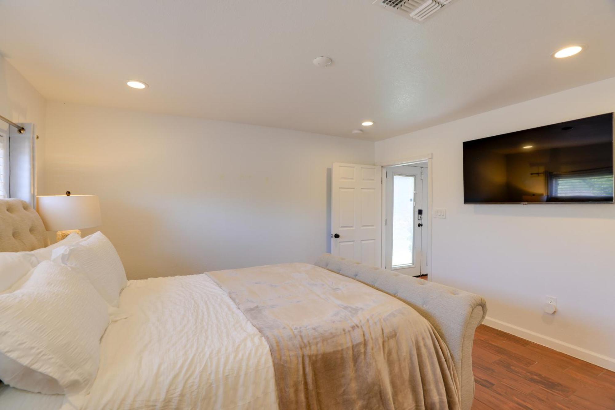 Luxe Vegas Casita With Patio About 6 Mi To Strip! Las Vegas
