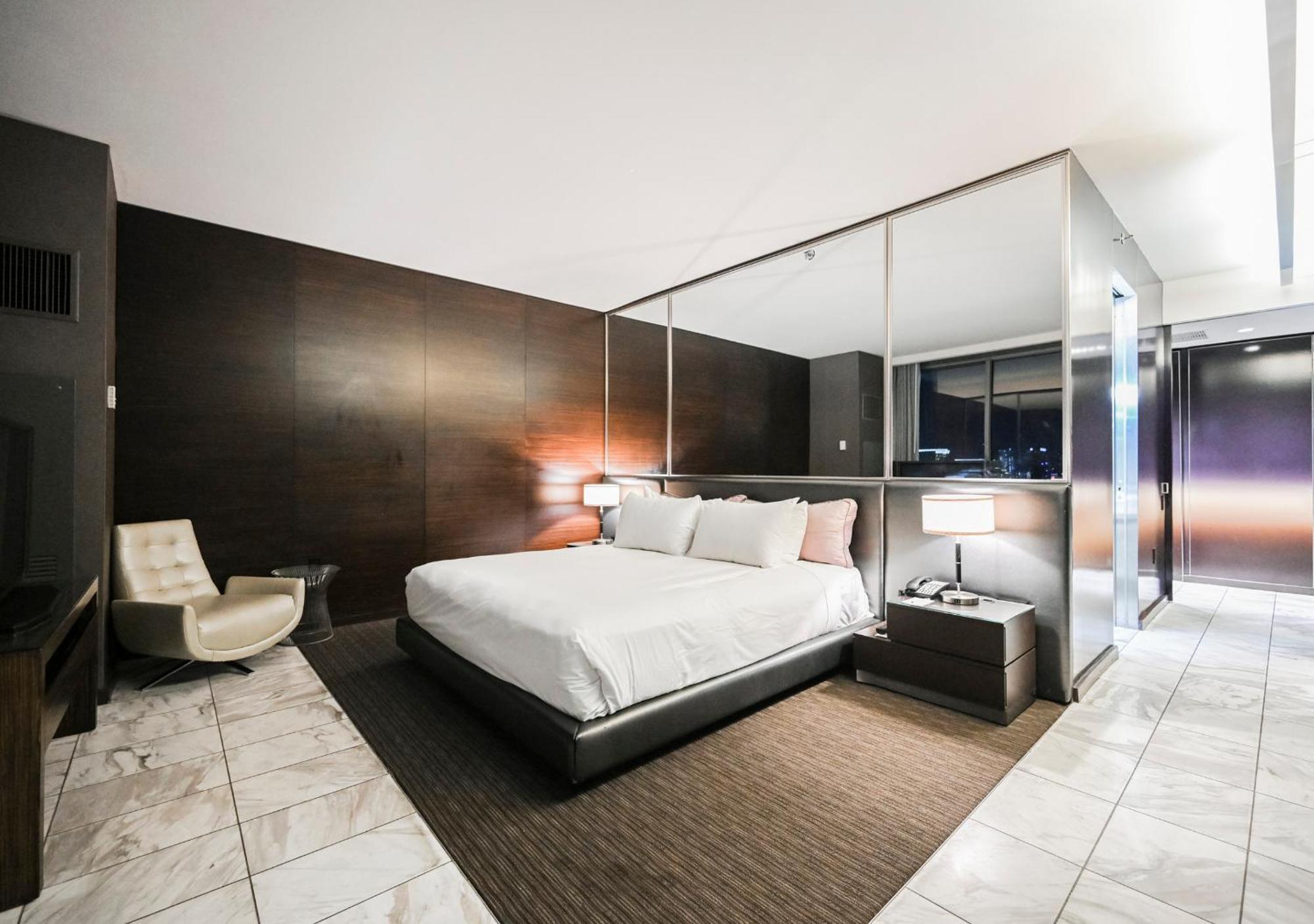 Stripviewsuites Two-bedroom Con-joined Exclusive *