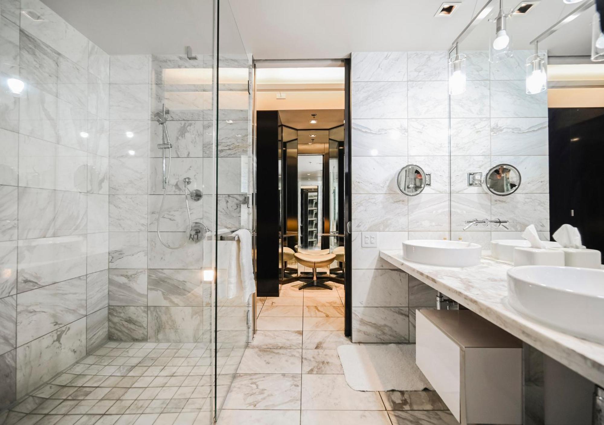 Stripviewsuites Two-bedroom Con-joined Exclusive Apartahotel *